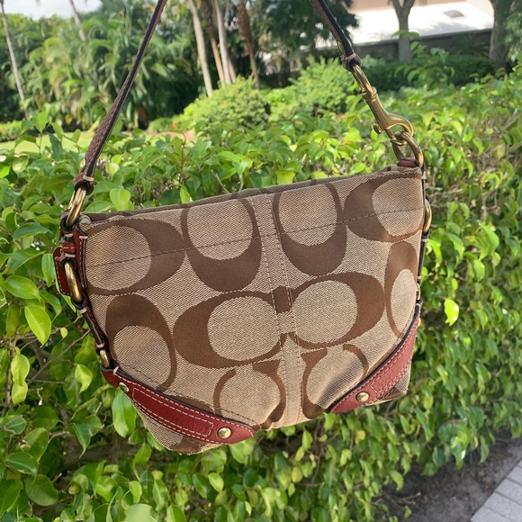 COACH MINI HANDBAG.USED COUPLE TIMES. - Picture 16 of 16